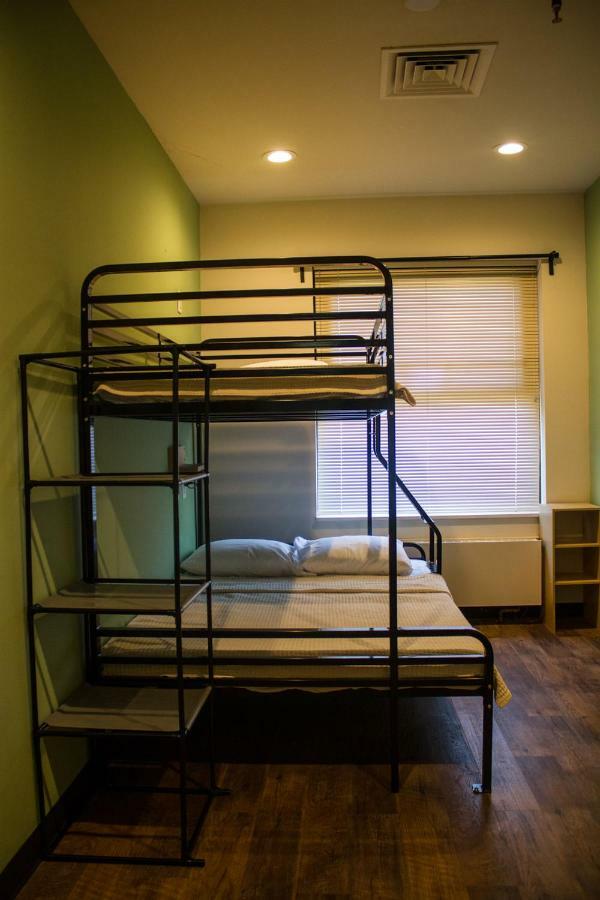 Cream City Hostel Милуоки Экстерьер фото
