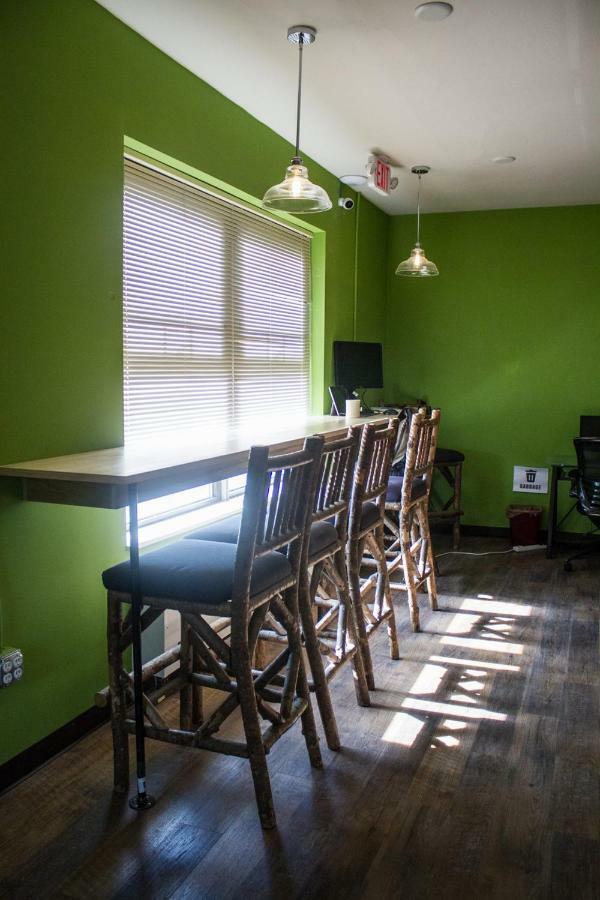 Cream City Hostel Милуоки Экстерьер фото