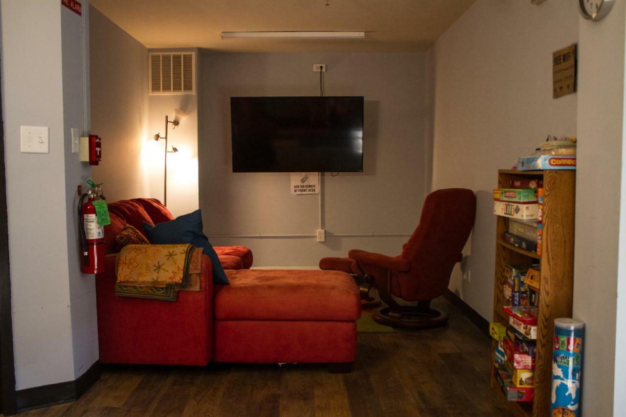 Cream City Hostel Милуоки Экстерьер фото